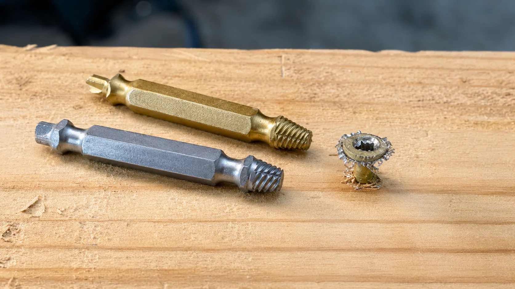 Cómo sacar un tornillo roto sin extractor — Comparar la estructura de corte