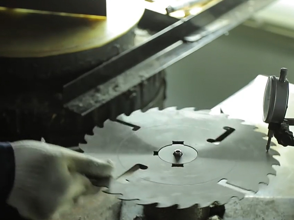 grass cutting blade manufacturer production context