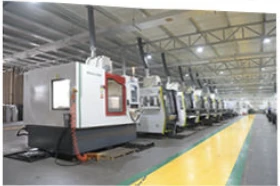Machine line from the access aisle in the threading-tool workshop