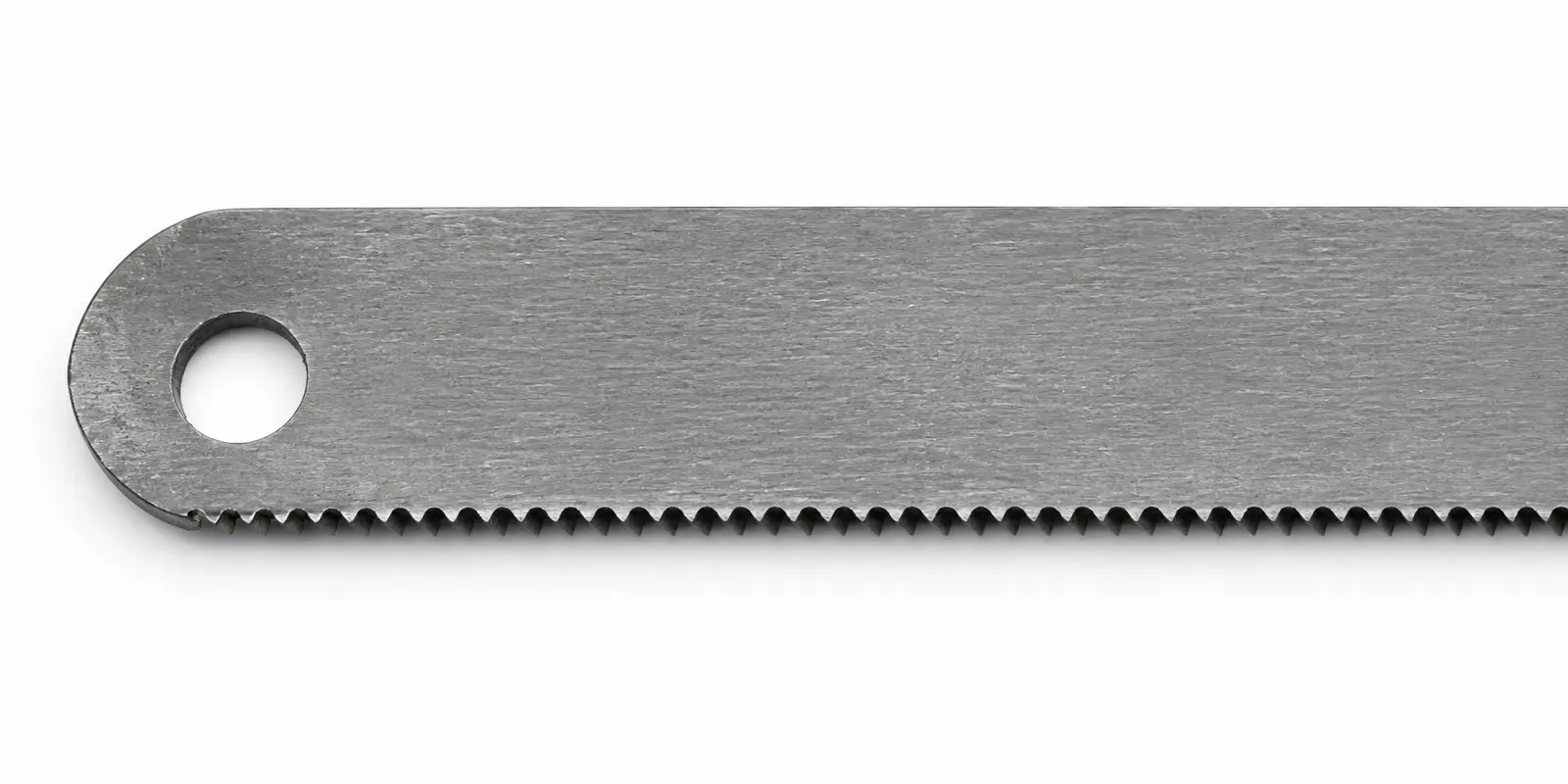 Illustration showing the mounting hole and toothed edge at the end of a hand hacksaw blade